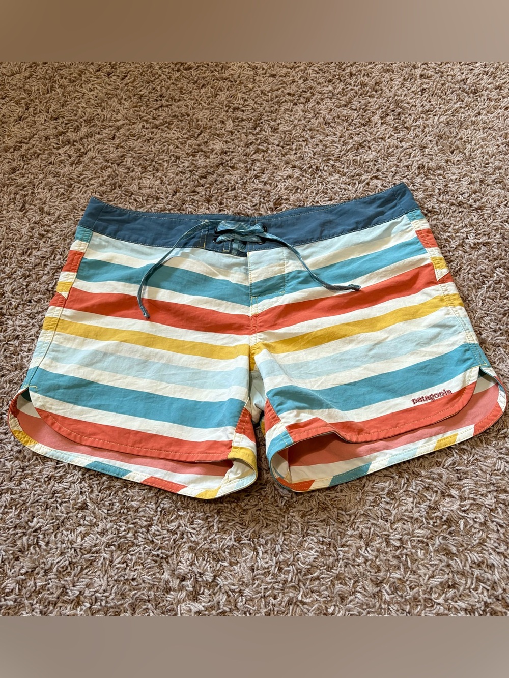Patagonia Women's Wavefarer Boardshorts 5” size 8